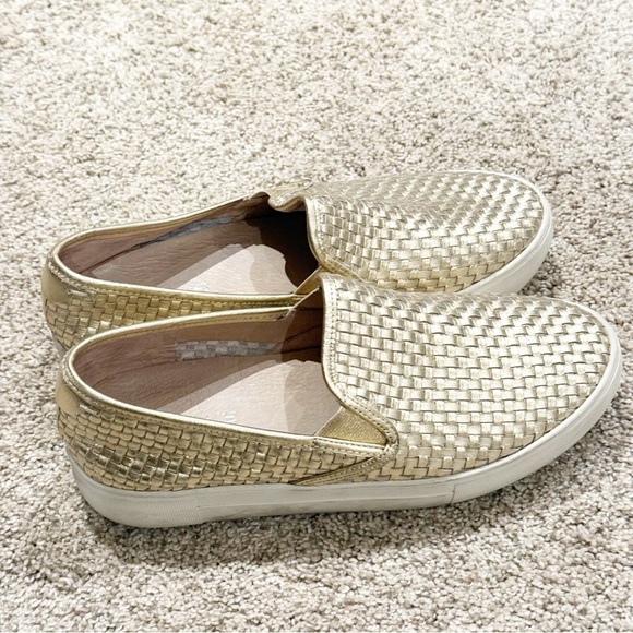 Ladies JSlides in light gold metallic Justine. 8 - Picture 5 of 12